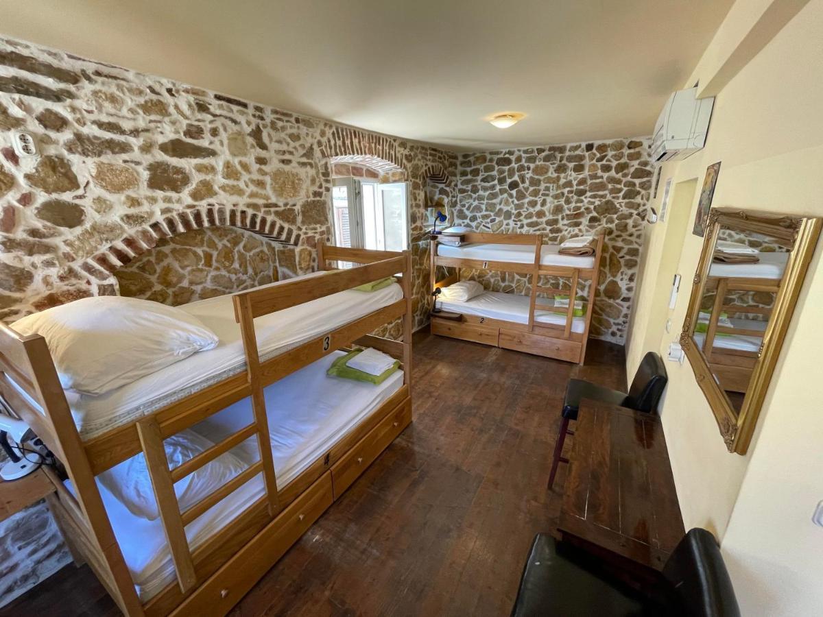 Tequila Bar Hostel (Adults Only) Zadar Buitenkant foto