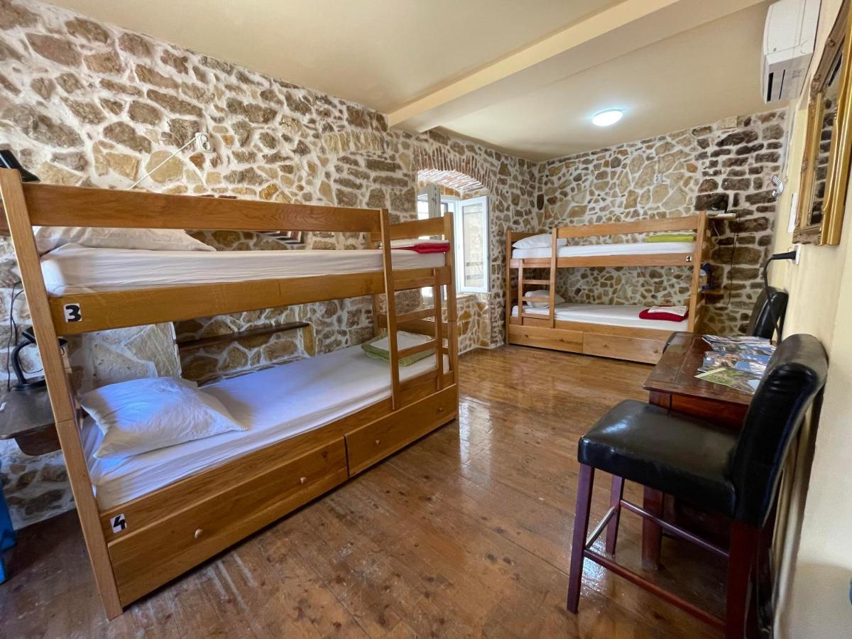 Tequila Bar Hostel (Adults Only) Zadar Buitenkant foto