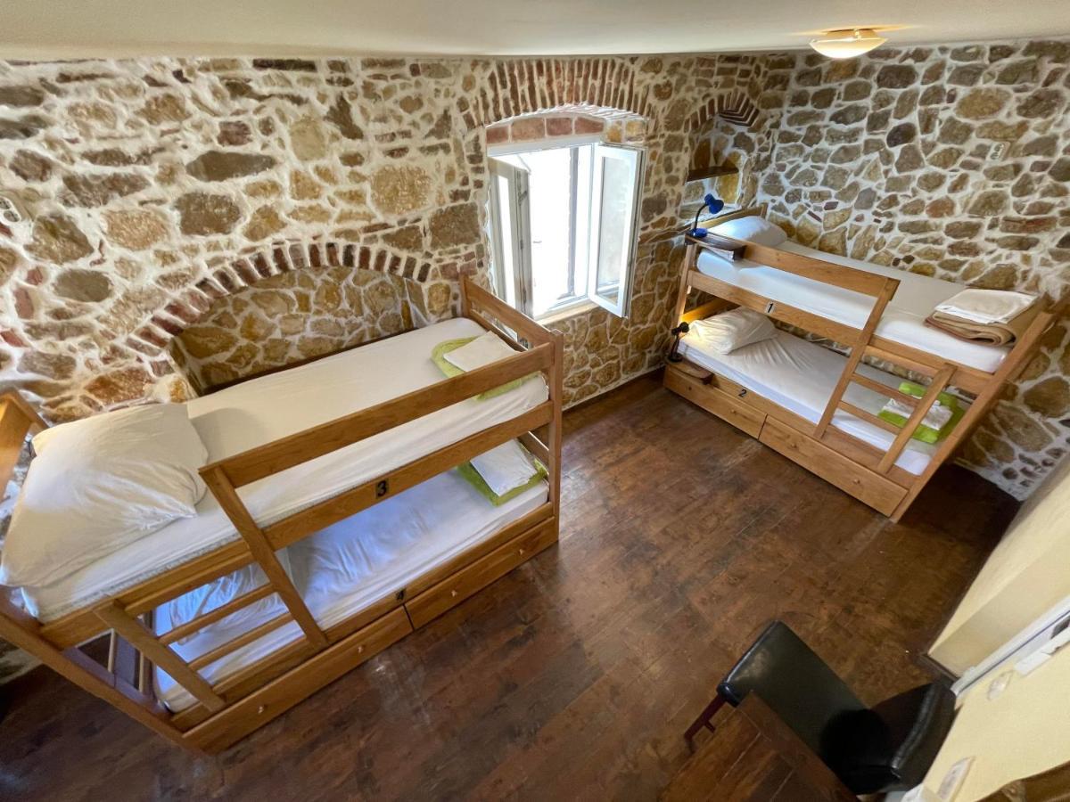 Tequila Bar Hostel (Adults Only) Zadar Buitenkant foto